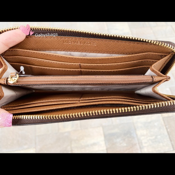 Gaby’sBags👜💕-NWT Michael Kors Wallet - Picture 8 of 8